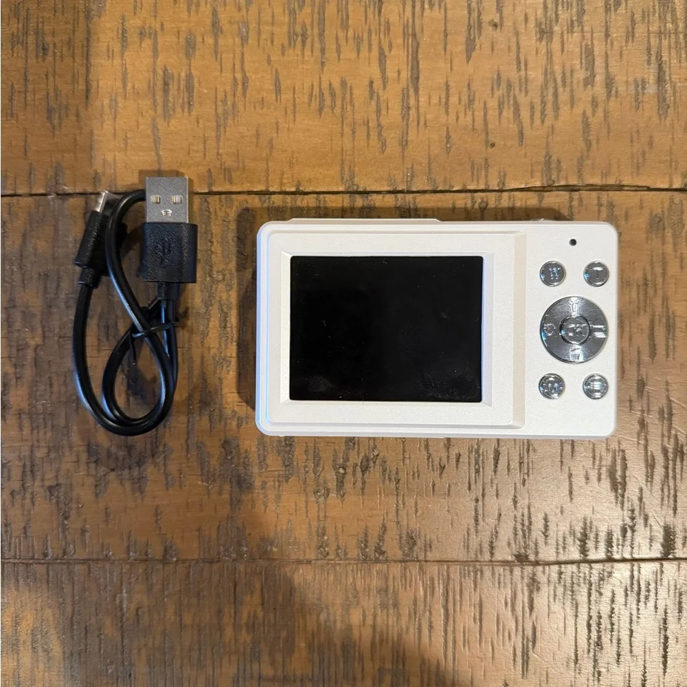 Vivitar VEC S124 Digital Camera Y2K Silver Point & Shoot w/ Battery + USB-C